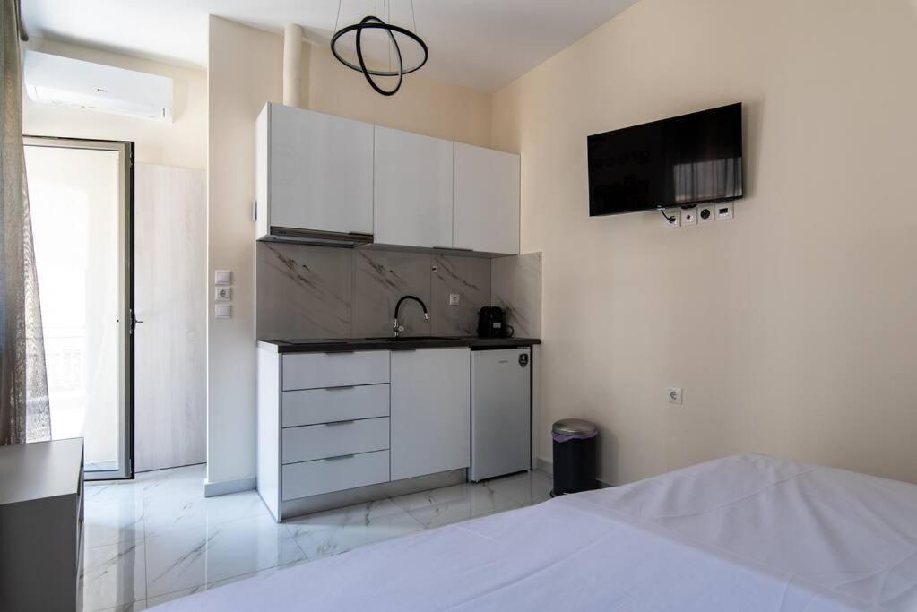 Plaka Rafaela Elegant Urban Retreat In Athens Historic Heart Apartman Kültér fotó